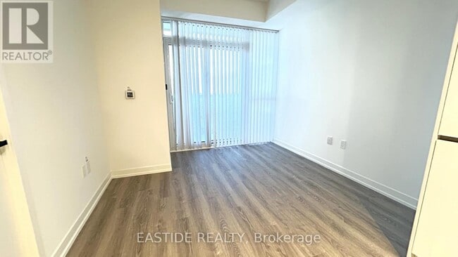 Photo du bâtiment - 8 Interchange Wy