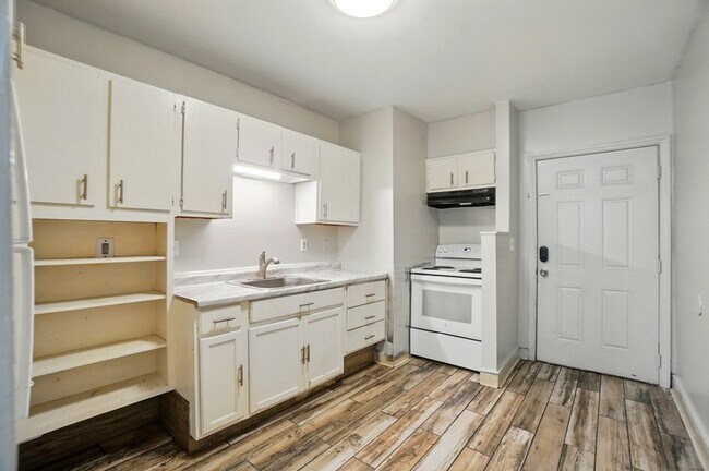 Foto del edificio - 3032 Colerain Ave