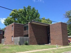Building Photo - 123 St Louis Rd