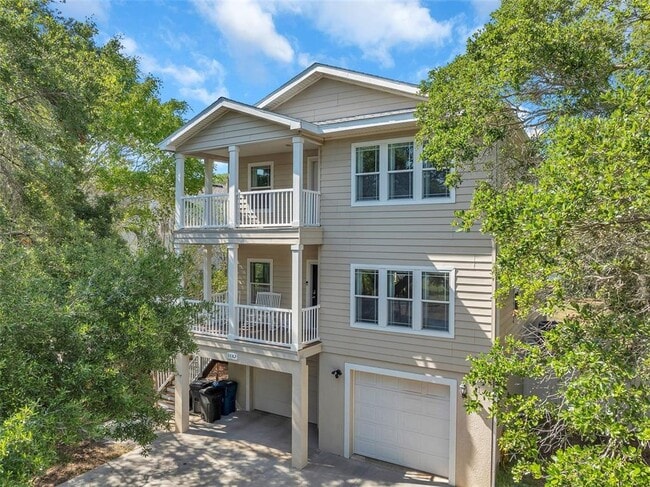 Building Photo - 3082 Phoenix Ave