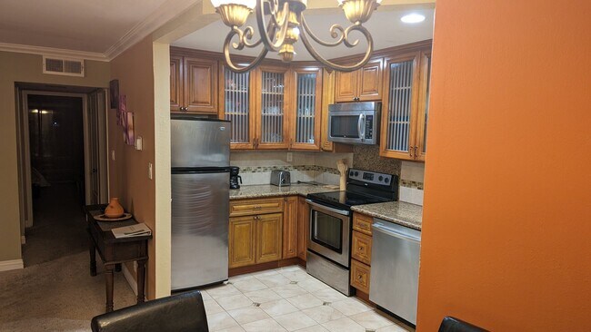 Foto del edificio - 999 Evelyn Terrace W