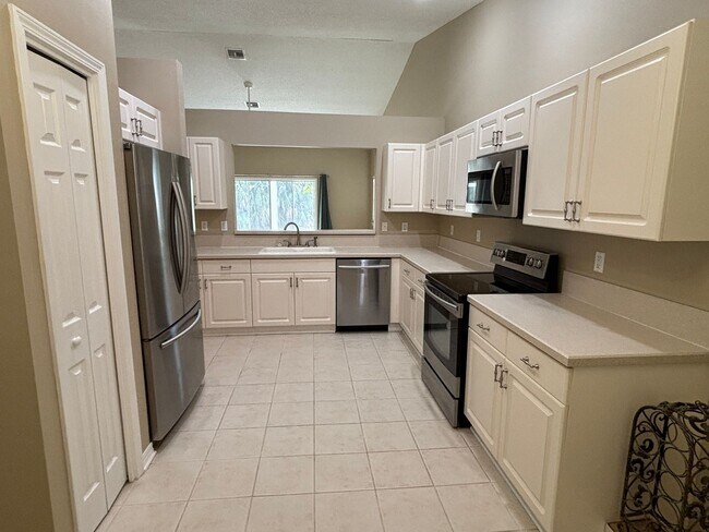 Building Photo - 110 Covington St