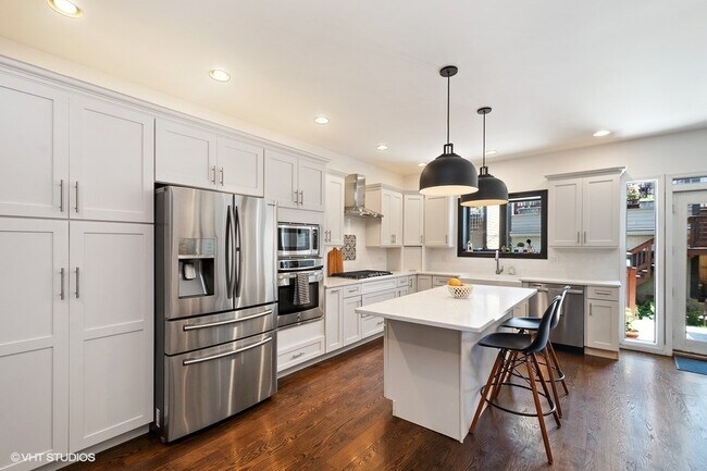 Building Photo - 2019 N Winchester Ave