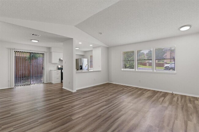 Foto del edificio - 11411 Walnut Ridge Dr