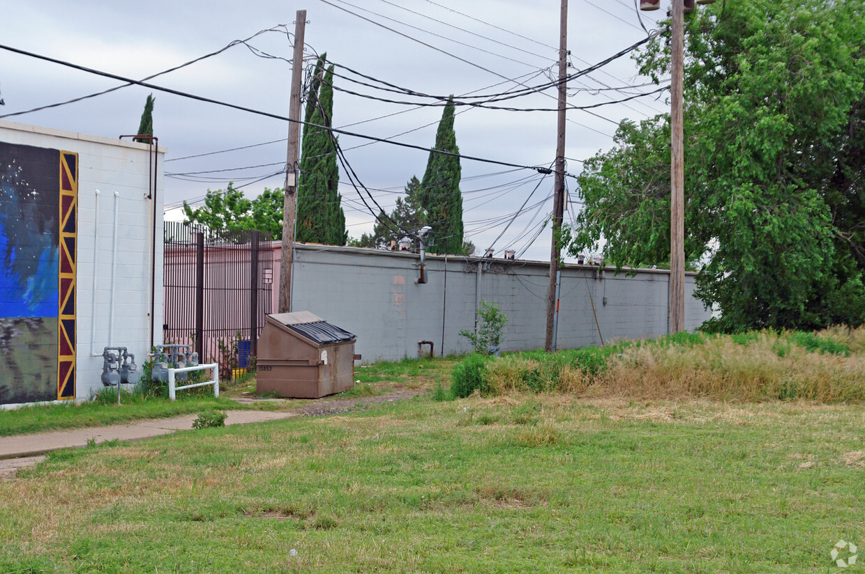 Building Photo - 2304 Fir Ave