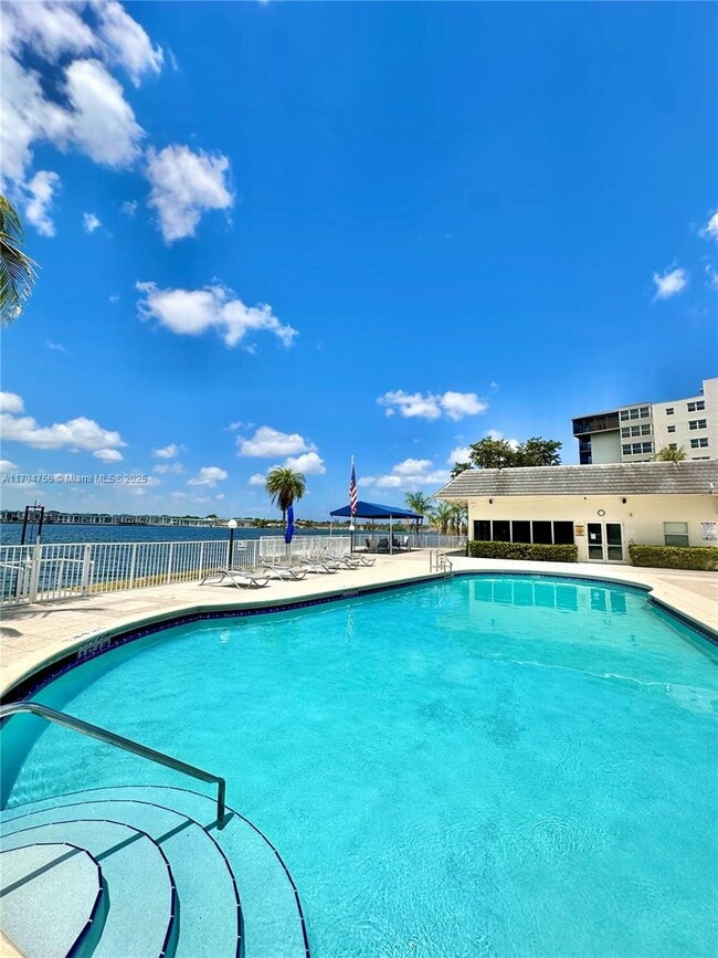 Building Photo - 1175 NE Miami Gardens Dr