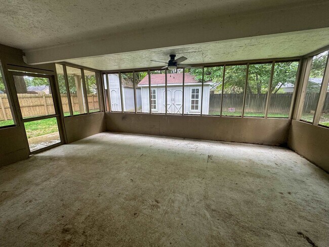 Building Photo - 967 Barbara Lynn Dr
