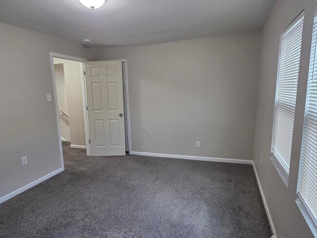 Foto del edificio - 15765 Ward Ave