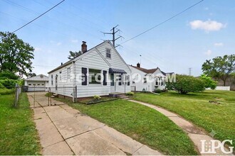 Building Photo - 3540 Bellevue Rd