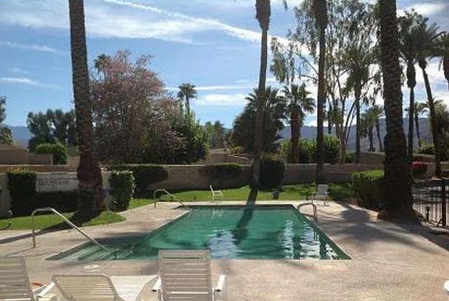 Building Photo - Tastefully Updated Single-Level Villa