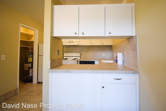 Building Photo - 3560 SW Vista Dr