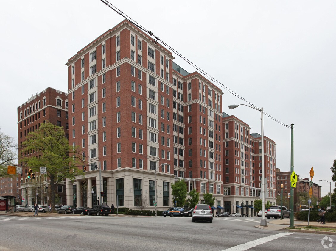 Foto principal - Charles Commons Residence Hall