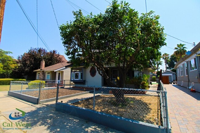 Building Photo - 01149 - P - No Mark Up - 1212-1214 Hester ...