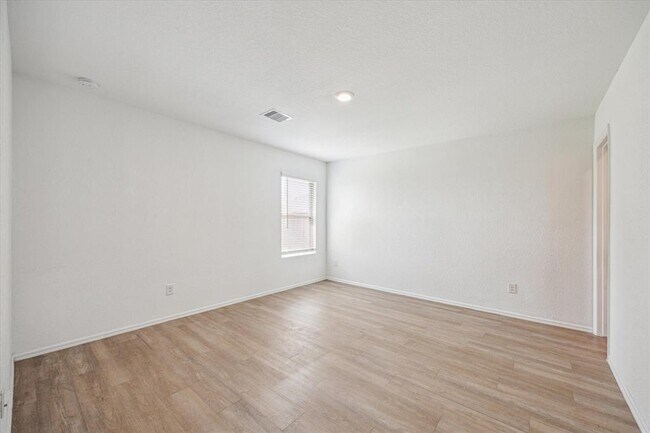 Foto del edificio - 26735 Wilderye Cv Ln