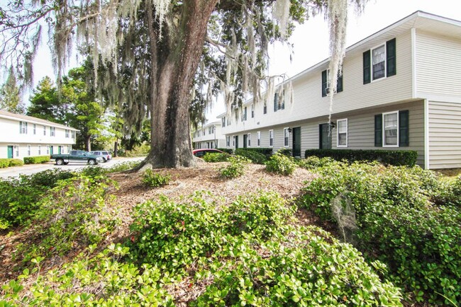 Building Photo - Lakewood Lodge