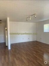 Building Photo - 1501 Saiz Ln