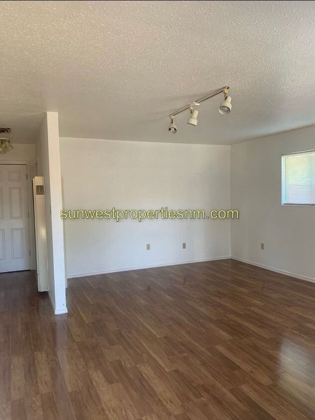Primary Photo - 1501 Saiz Ln