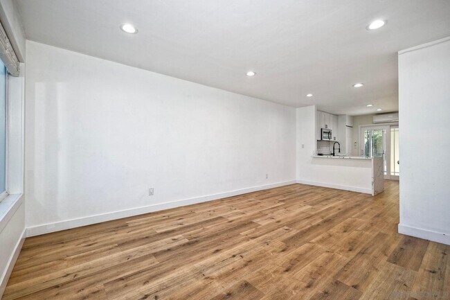 Foto del edificio - 6449 Bell Bluff Ave