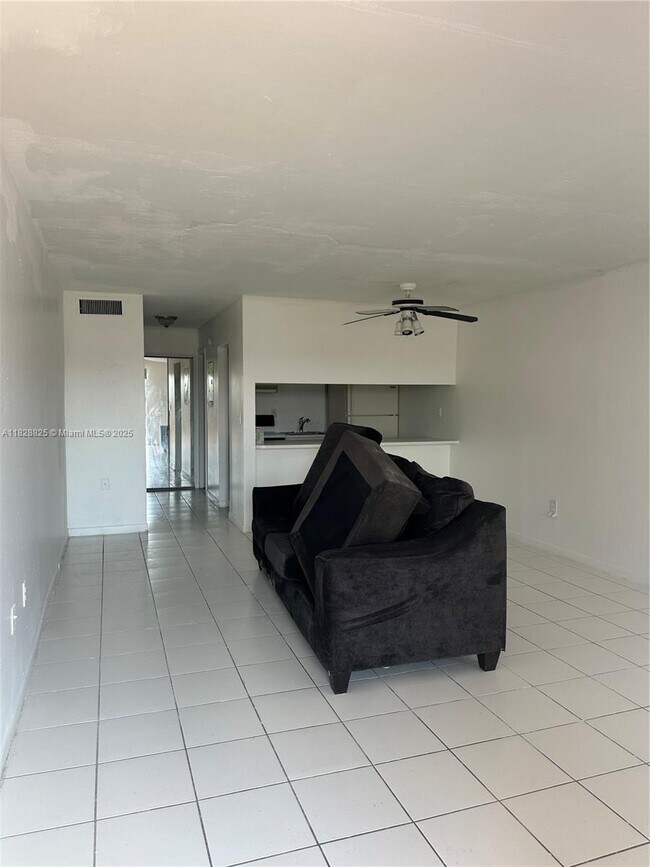 Foto del edificio - 251 NW 177th St