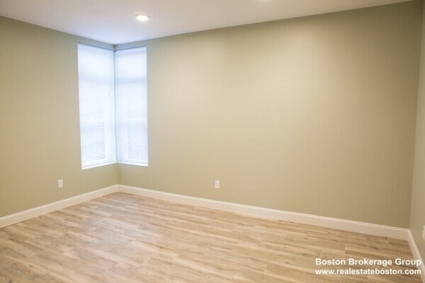 Building Photo - 10 Roxbury St