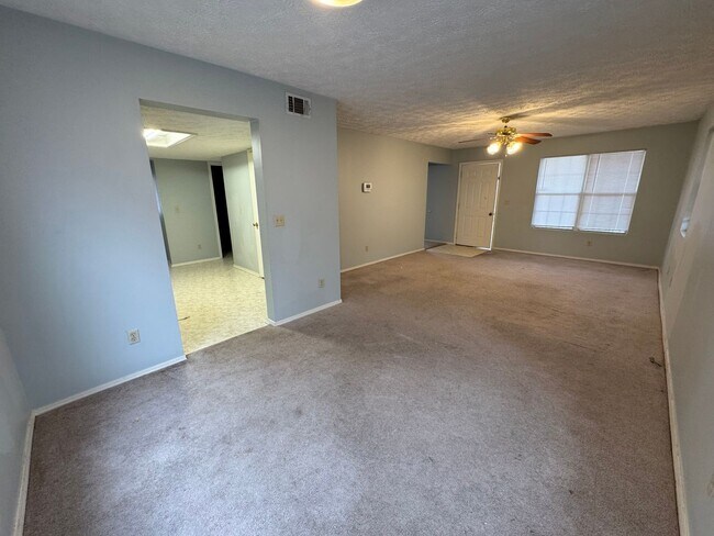 Foto del edificio - Large 3/2.5 House on Martha Berry Hwy- $1,495