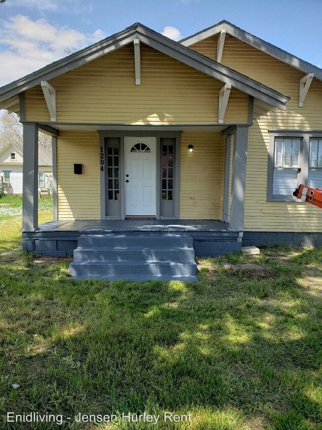 Foto principal - 2 br, 1 bath House - 1204 E Cherokee