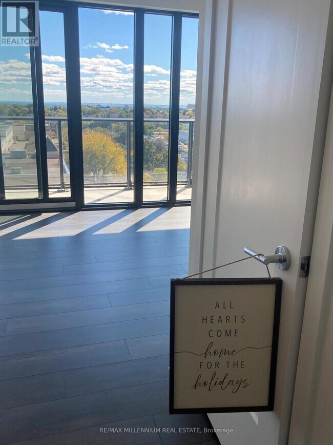 Building Photo - 801 The Queensway