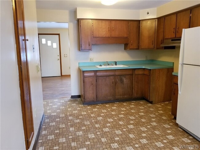 Building Photo - 612 E State St