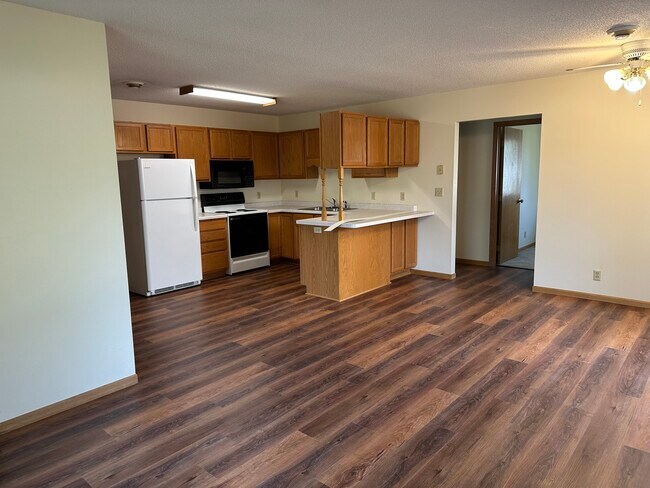 Building Photo - 3321 Sundet Rd
