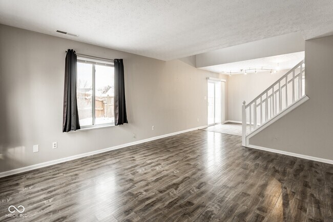 Foto del edificio - 700 Mountain Pine Dr