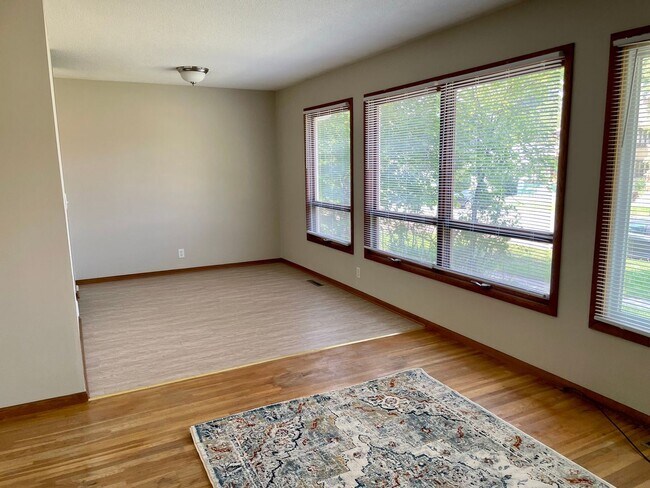 Foto del edificio - 3 br, 1 bath House - 1008 Marshall Ave.
