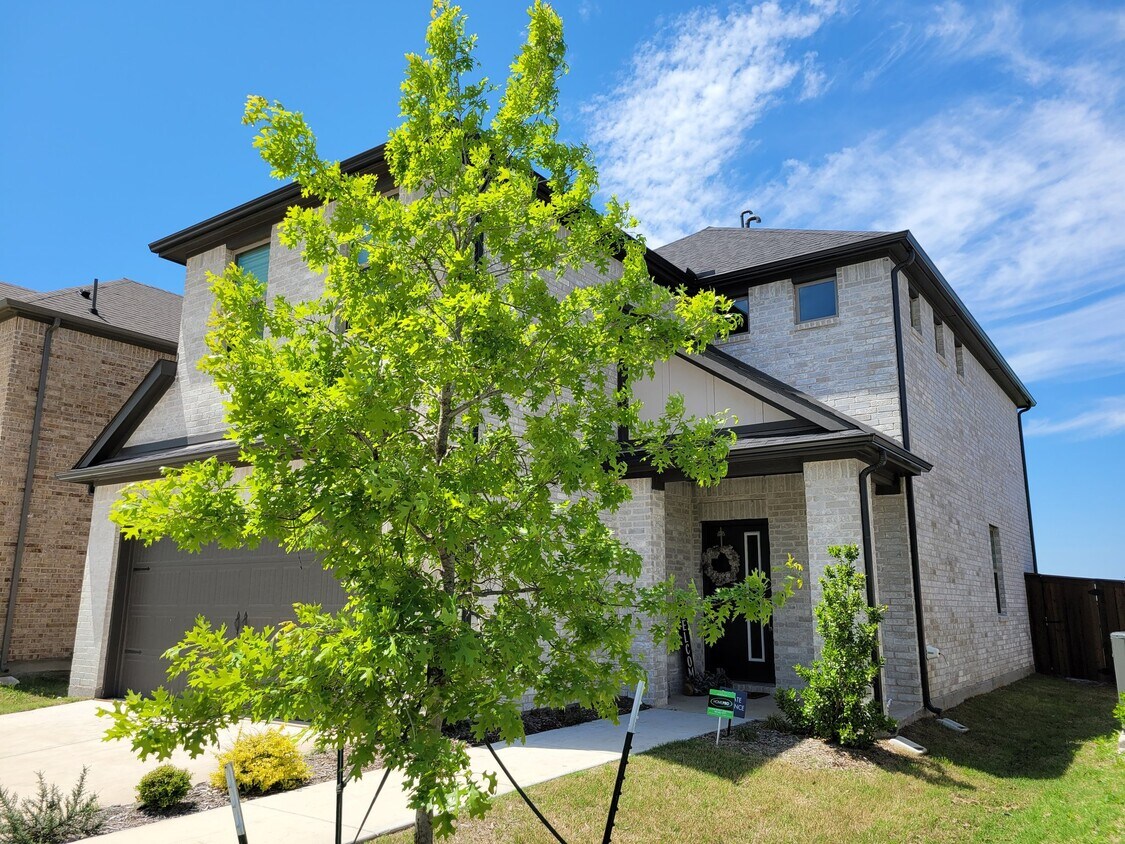 Foto del edificio - 2401 Green River Rd
