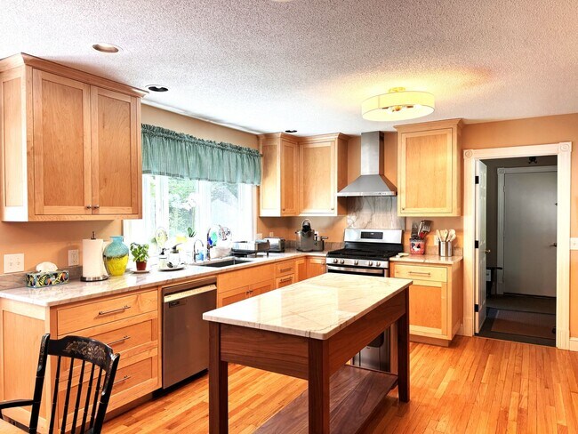 Foto del edificio - 476 Hawk Pine Rd