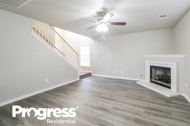 Building Photo - 15524 Sarah's Creek Dr