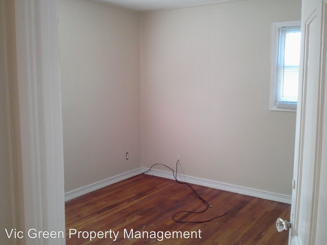 Building Photo - 5254 Ferngrove Dr