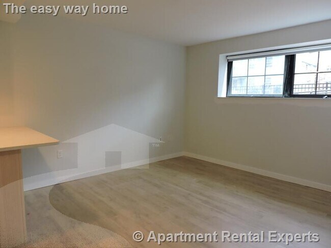 Building Photo - 10 Soden St
