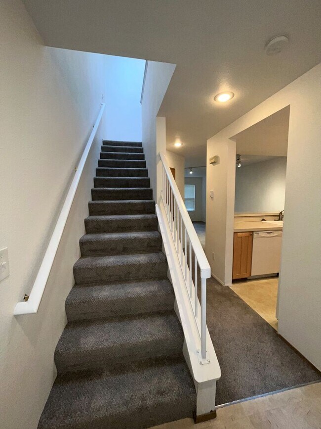 Foto del edificio - 447 - Townhome in Spectacular Location, 1 Car Attached Garage