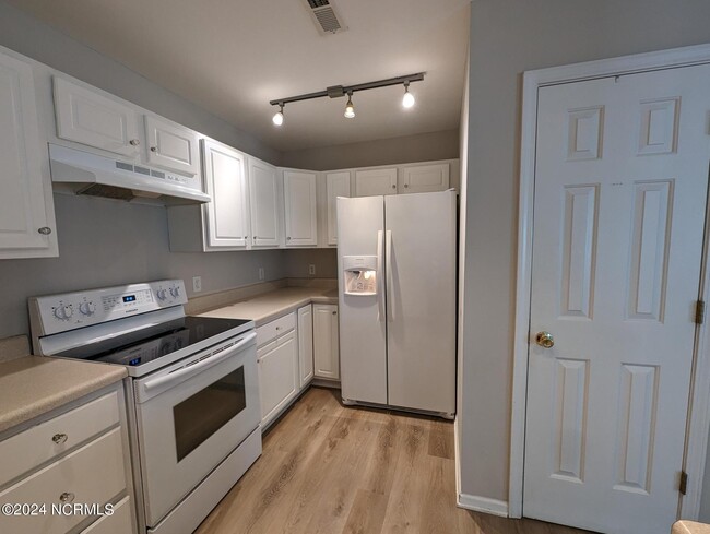 Building Photo - 227 Wayneridge Ct