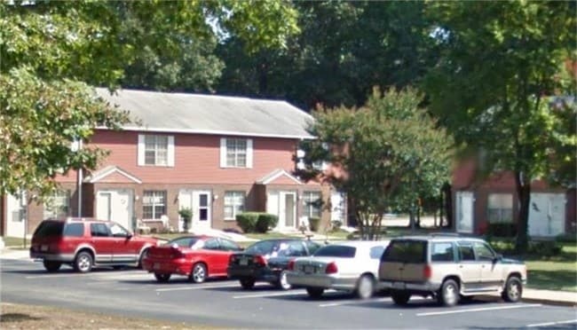 Building Photo - 900 Daphia Cir
