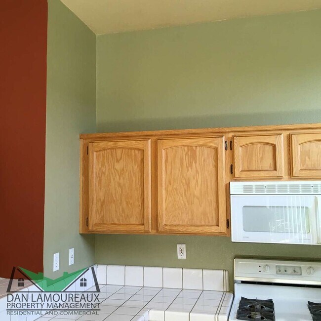 Building Photo - 3 br, 2 bath House - 876 Browning Circle