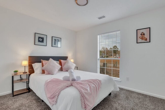 Building Photo - 286 Teal Lake Dr