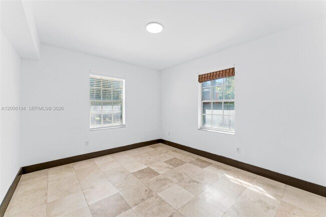 Foto del edificio - 551 NE 62nd St
