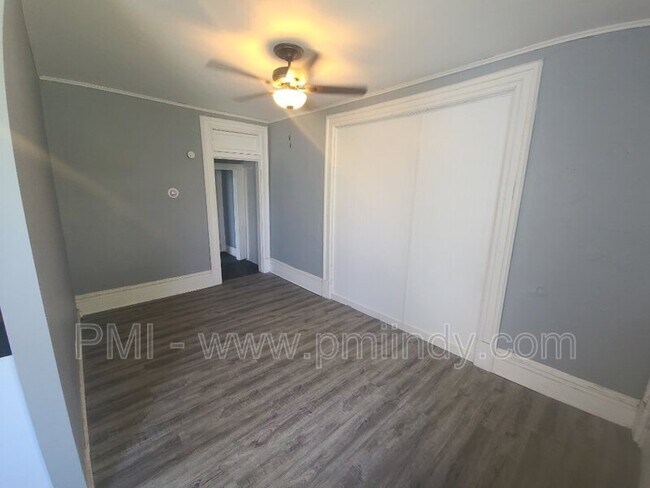 Foto del edificio - 103 E 2nd St
