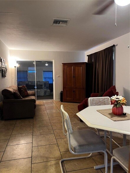 Foto del edificio - 3065 Lake June Blvd