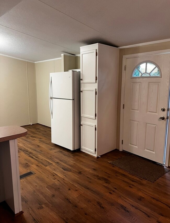 Building Photo - 183 Frank Hodges Dr