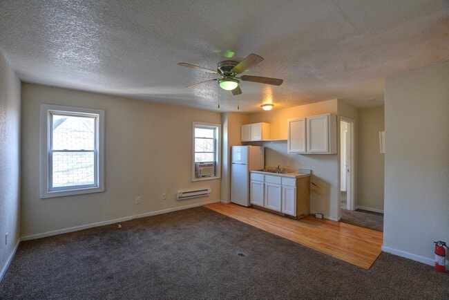 Building Photo - 701 W Prairie Ave