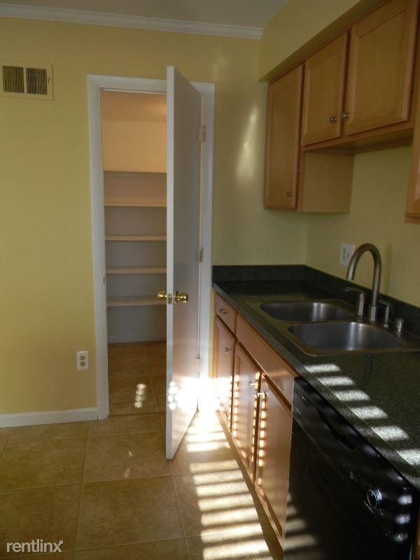 Building Photo - 3395 Benbow Ct
