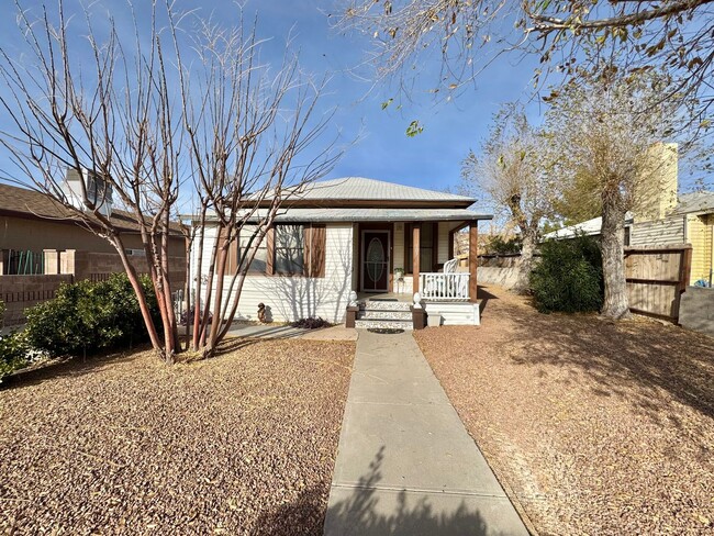 Building Photo - Charming 3-Bedroom Home in the Heart of Downtown Kingman – Partially Furnished