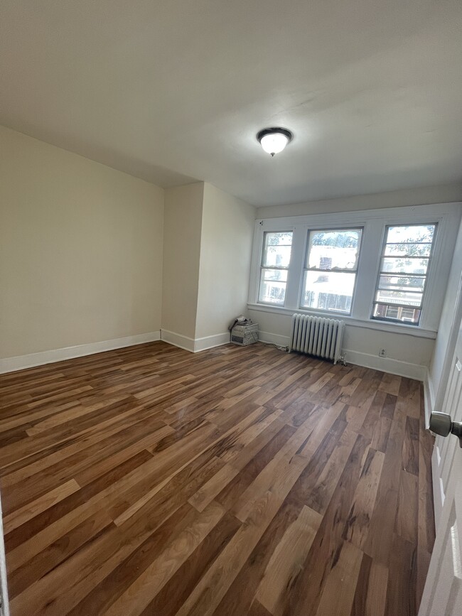 Foto del edificio - 5821 N Woodstock St