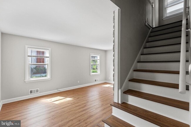 Building Photo - 4816 Woodlawn Dr